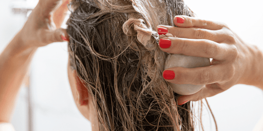 comment et pourquoi bien utiliser un shampoing solide sur corde