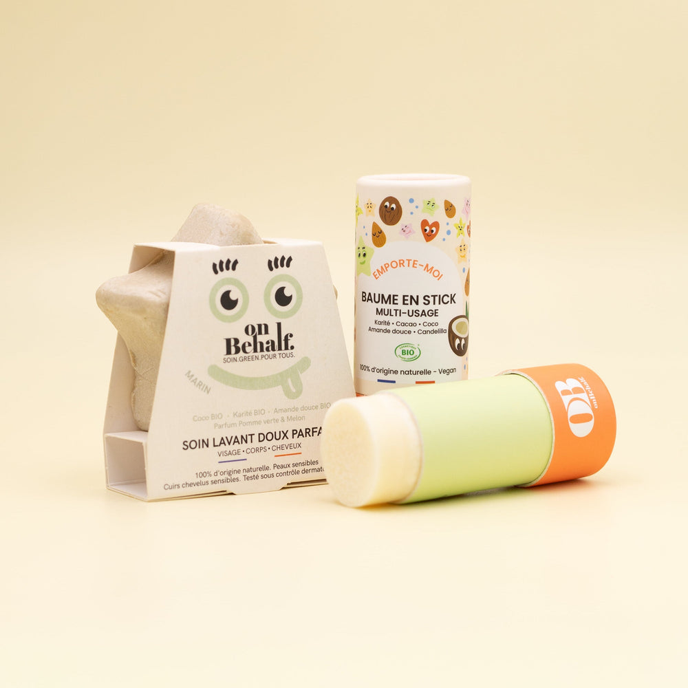 Coffret soin lavant pour enfant avec un shampoing douche et un baume en stick hydratant