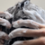 Shampoing doux solide sur corde, éco-responsable, compact et efficace. Le shampoing solide a une texture riche et un éclat unique, indiquant sa haute qualité. Sa couleur intense et sa forme innovante le distinguent clairement. Ingrédients naturels, sans produits chimiques et non testé sur les animaux.