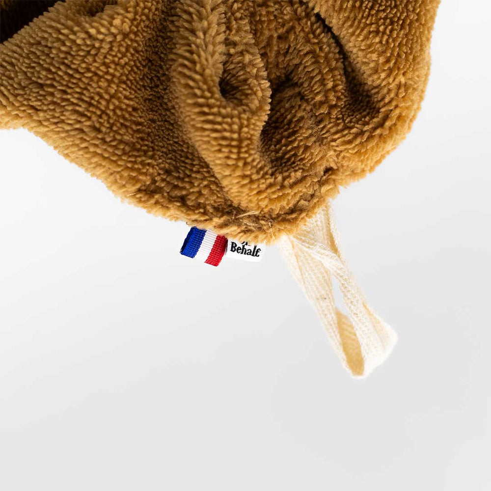 Fleur de douche lavable en coton jaune moutarde avec un cordon pour la suspendre 