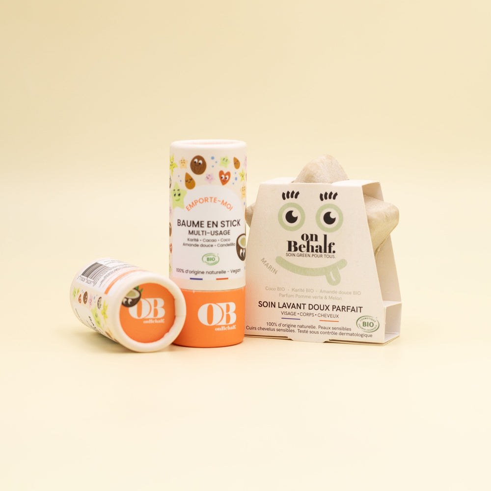 Coffret soin lavant pour enfant avec un shampoing douche et un baume en stick hydratant