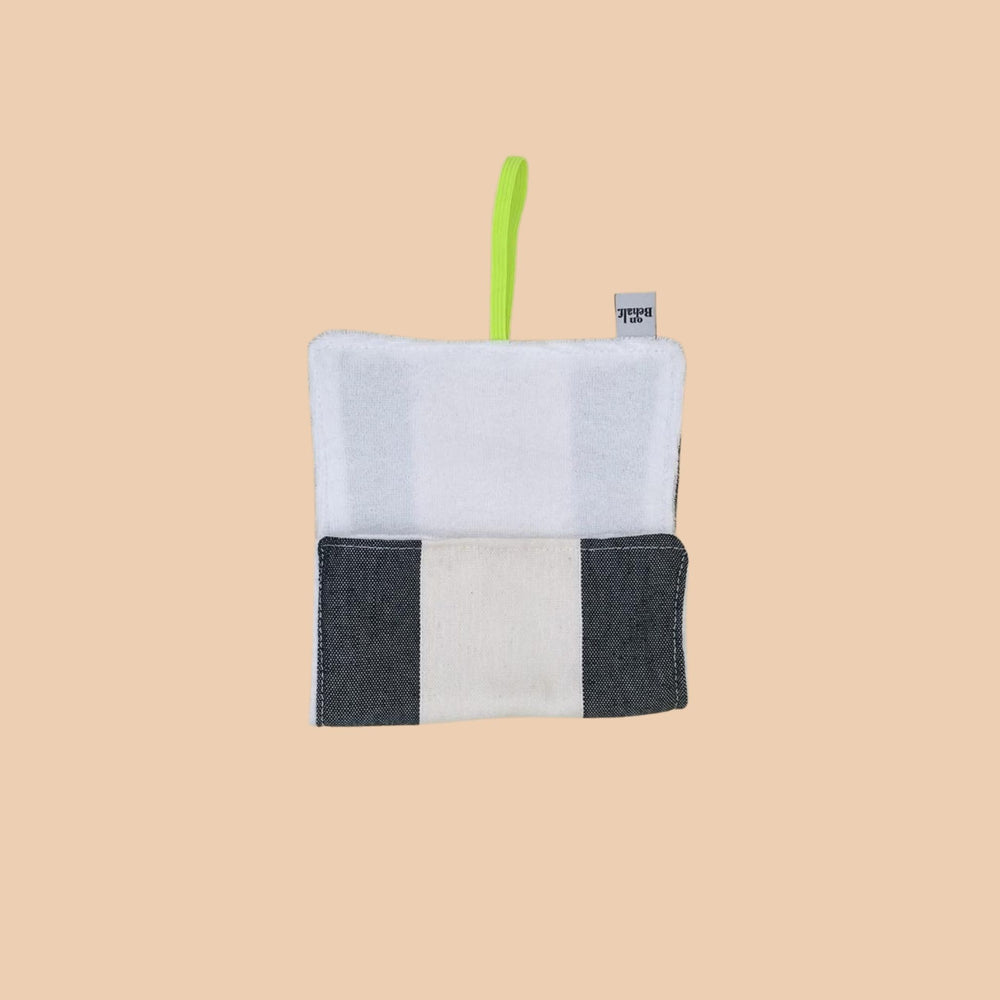Pochette de transport savon en coton ouverte noire et blanche